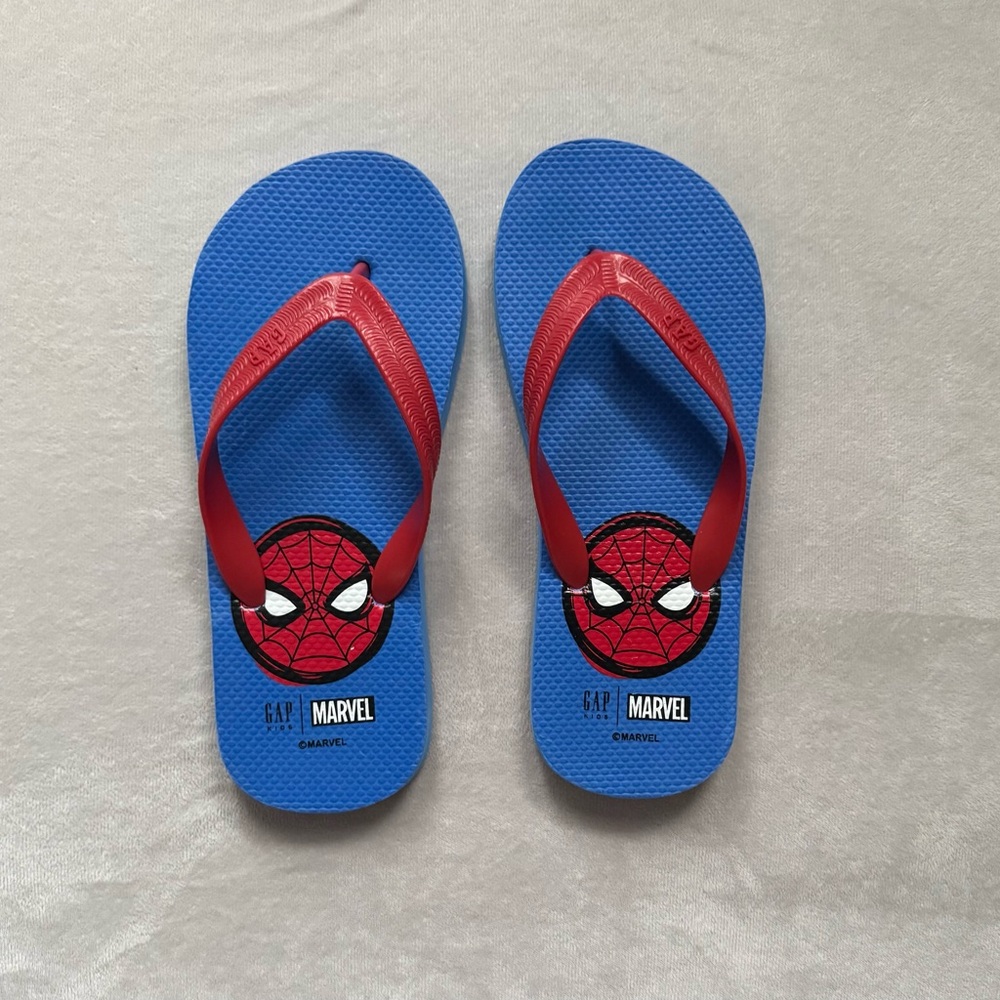 GAP Marvel Spider-Man Blue and Red Kids Flip Flops. Boy size ( 5/6 )